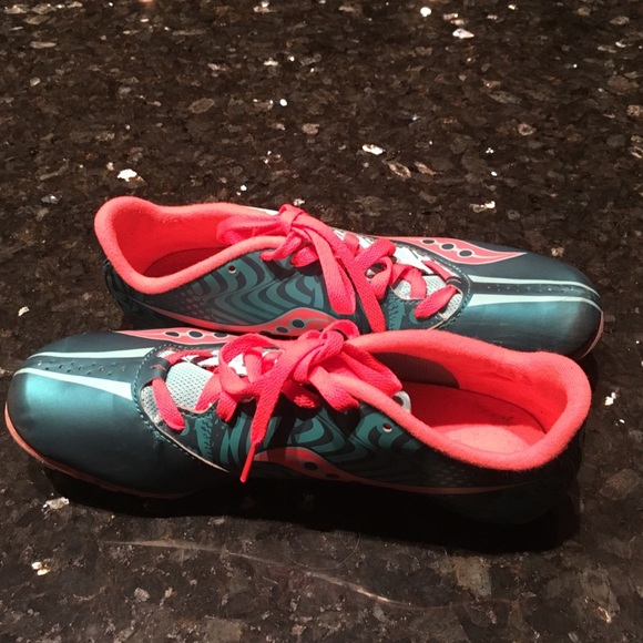 These are gently used Saucony track shoes. - Picture 4 of 4