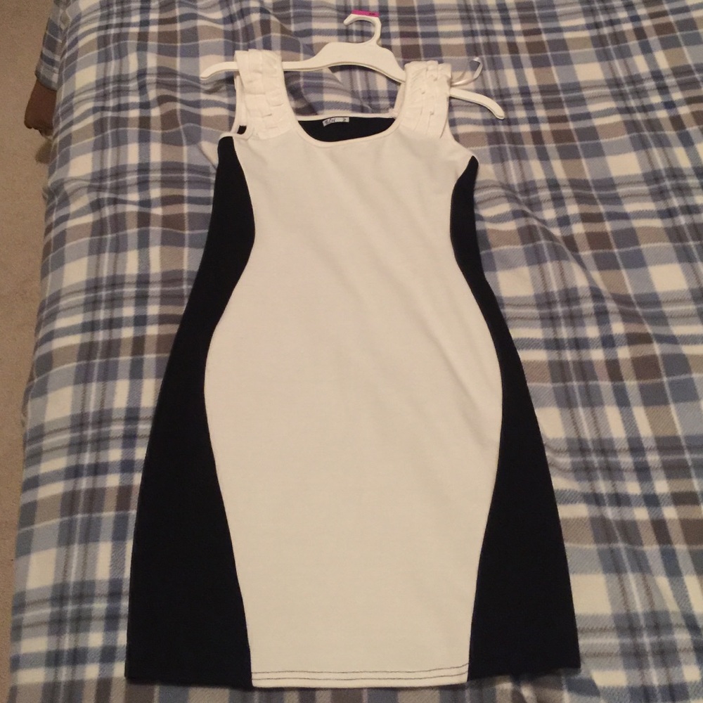 Dress - Picture 2 of 3