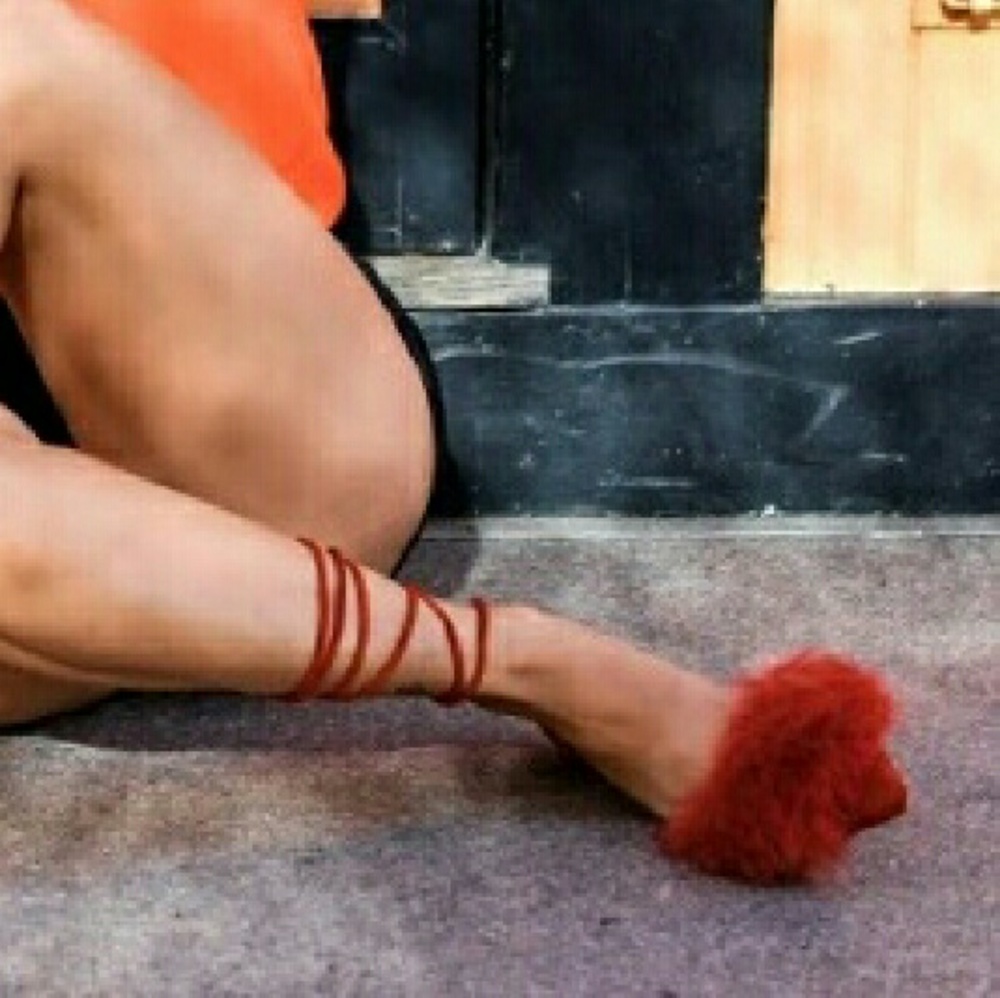 Fiona Red - Picture 3 of 3
