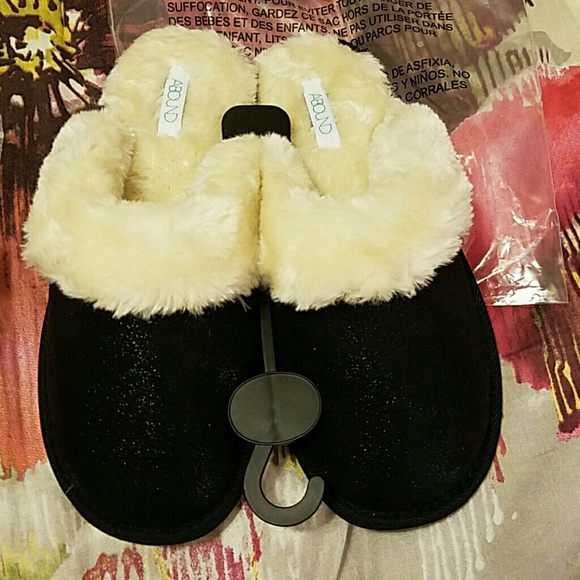 Slippers - Picture 3 of 4