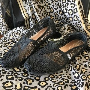 TOMS Black Lace Size 9.5