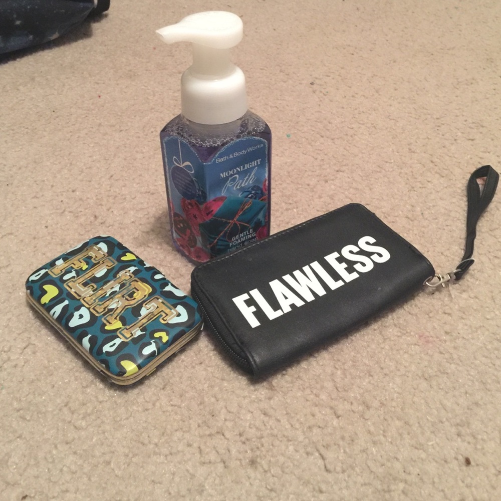 2 wallets, "moonlight path" hand soap