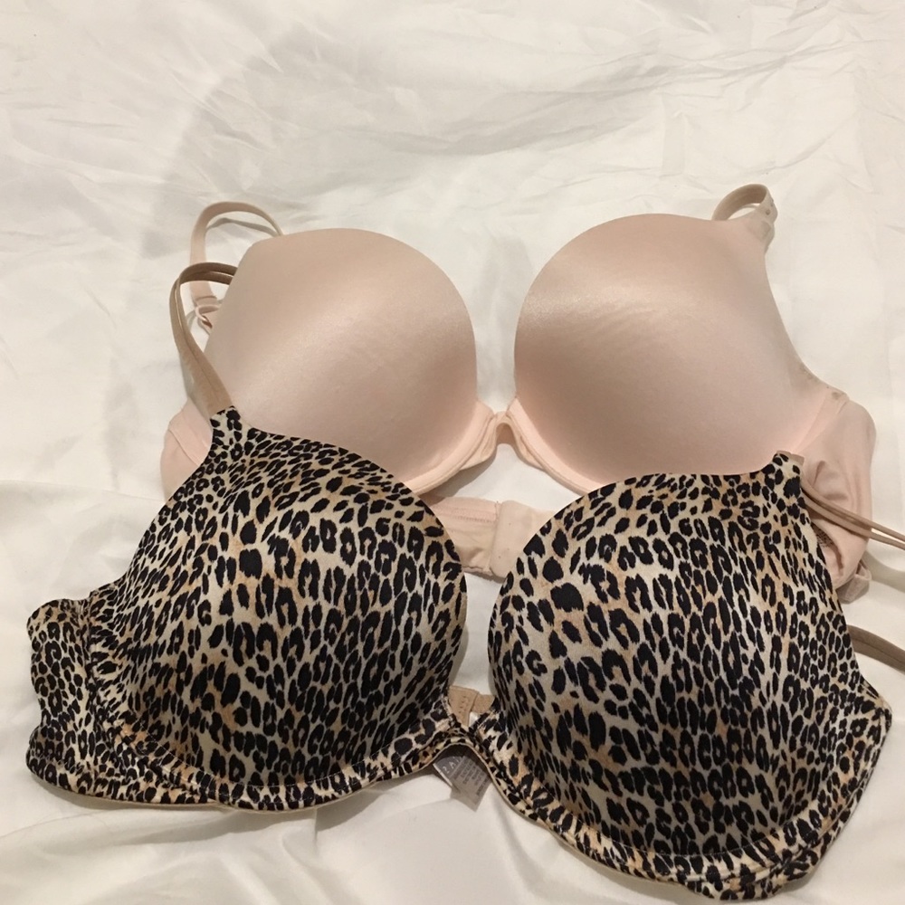 2 bundle of Victoria Secret Bras (push up)