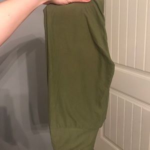 Lularoe OS leggings- SOLID OLIVE GREEN BRAND NEW
