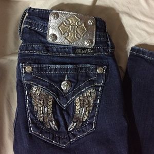 Size 25, hardly worn, dark denim. Super cute