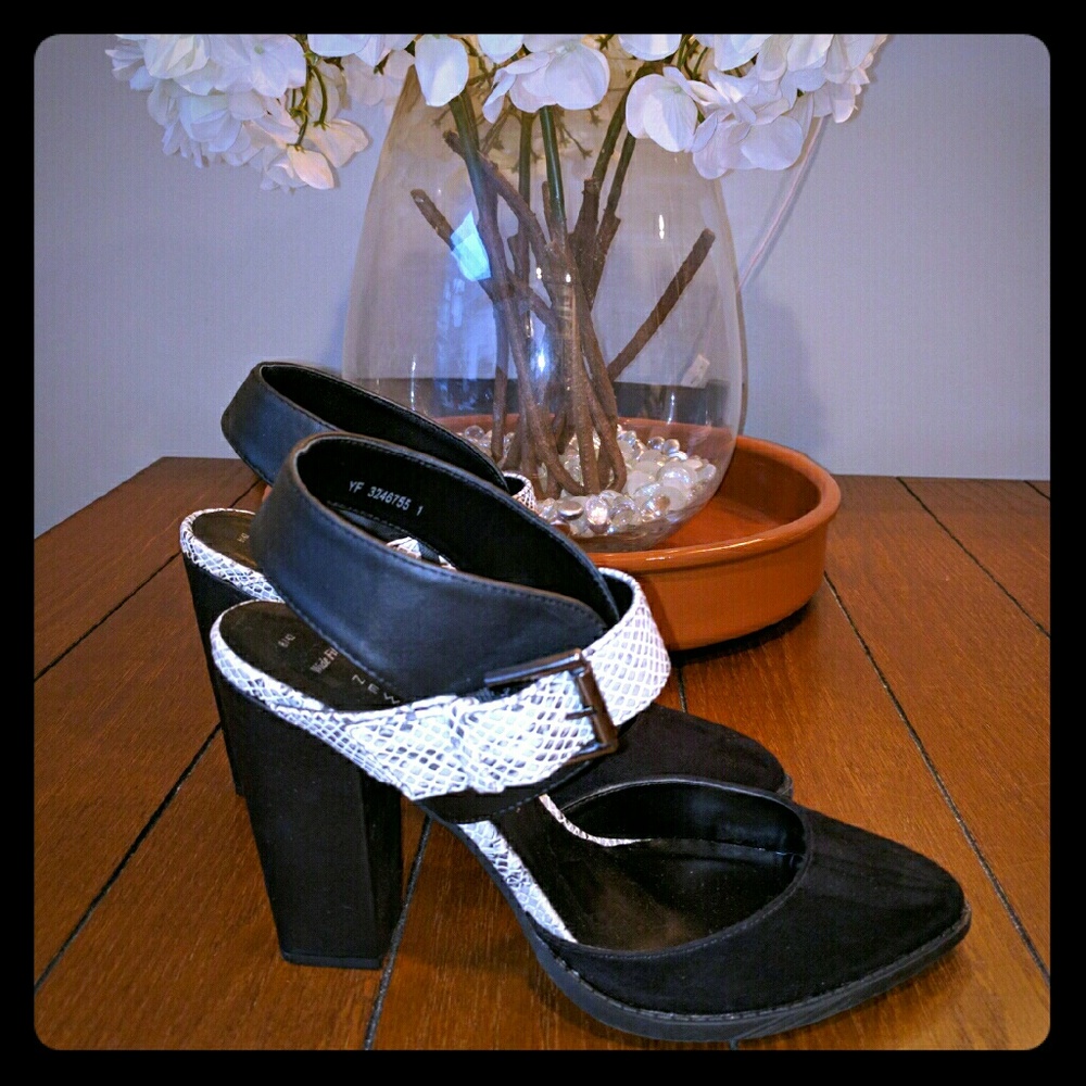 Black platform pumps