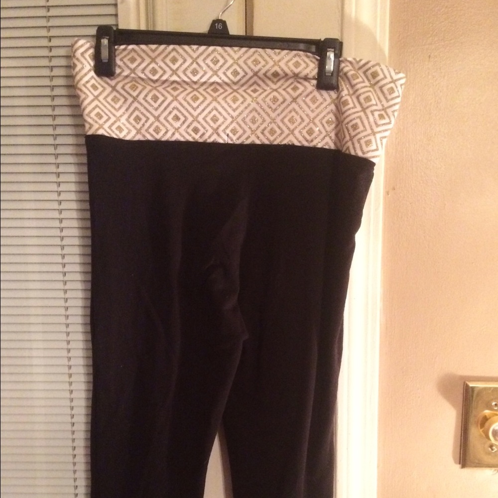 Black capris stretch