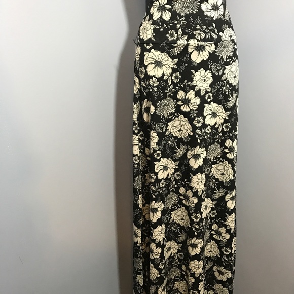 Boutique Dresses & Skirts - •5 for $25• Floral maxi skirt