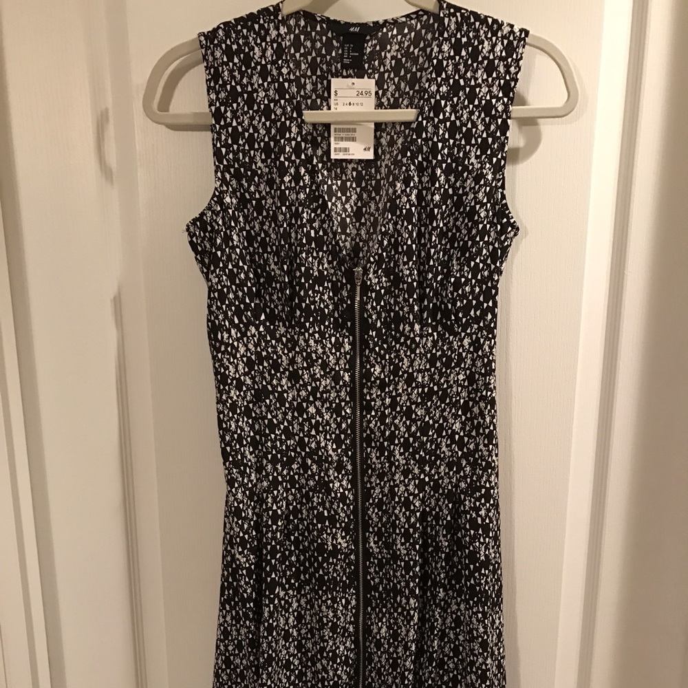 Black/white zipper dress