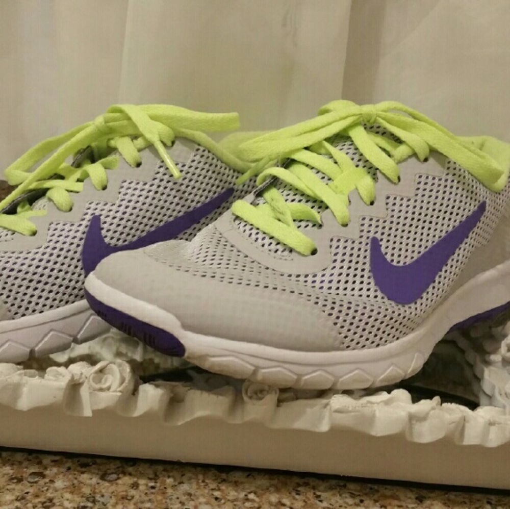 Nike Flex T3 style light grey, lime green & purple