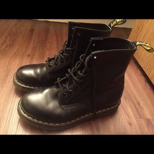 Dr. Martens Women's 1460 Black Smooth Boots - US 7