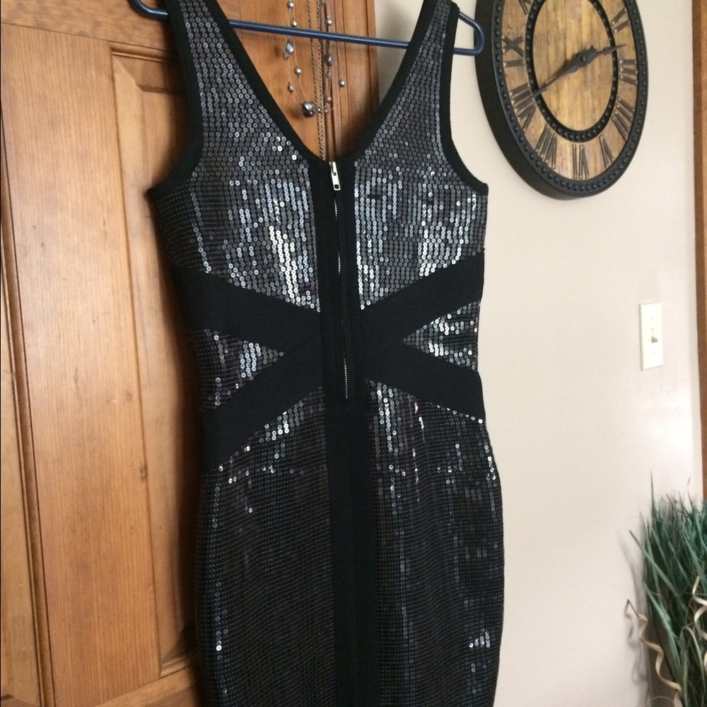 SOLD. Ladies, sequin bodycon dress - Picture 3 of 3