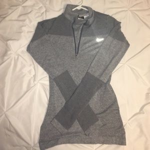 Nike Long-Sleeve Pullover 💪🏼