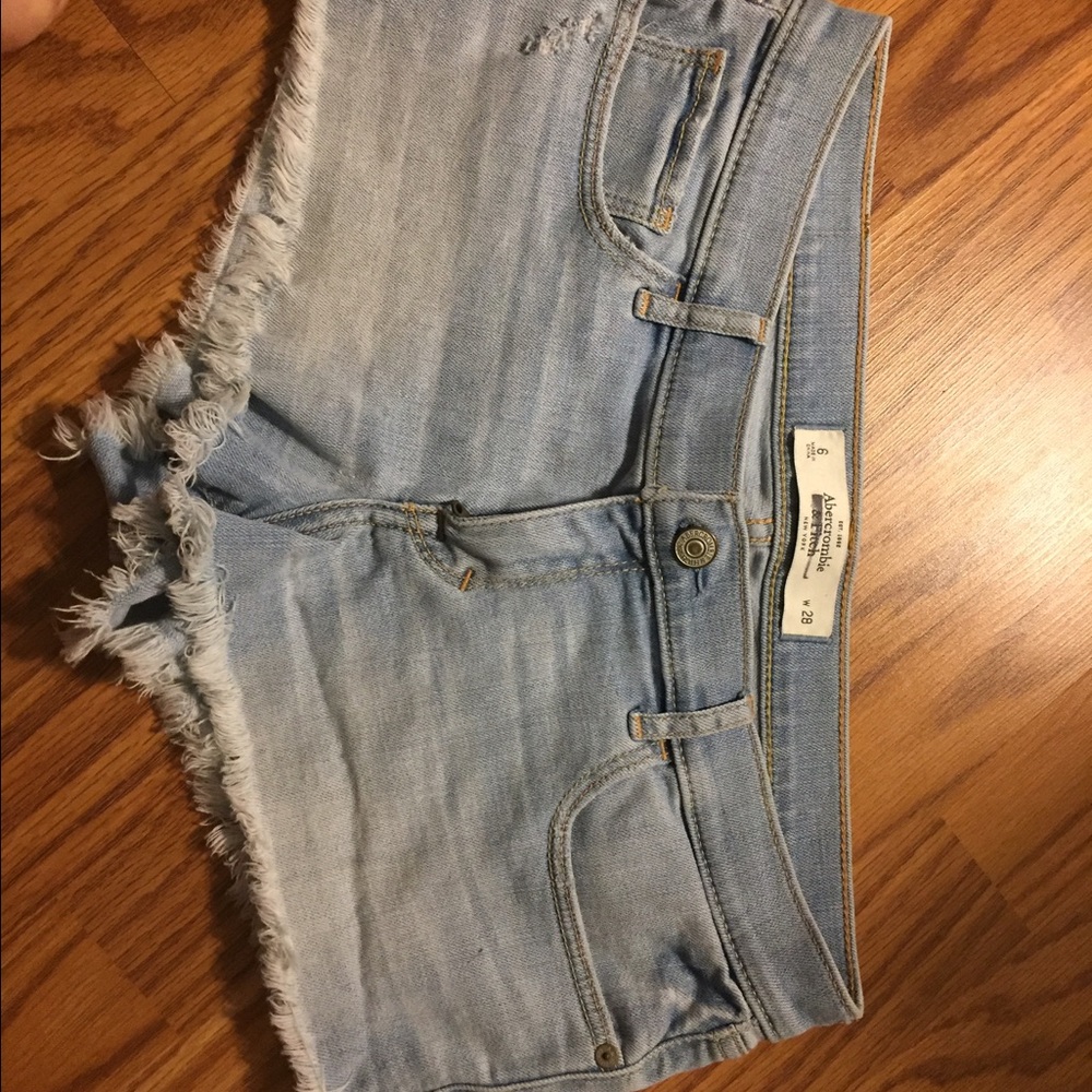 Light jean Abercrombie short shorts