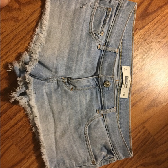 Light jean Abercrombie short shorts - Picture 1 of 4