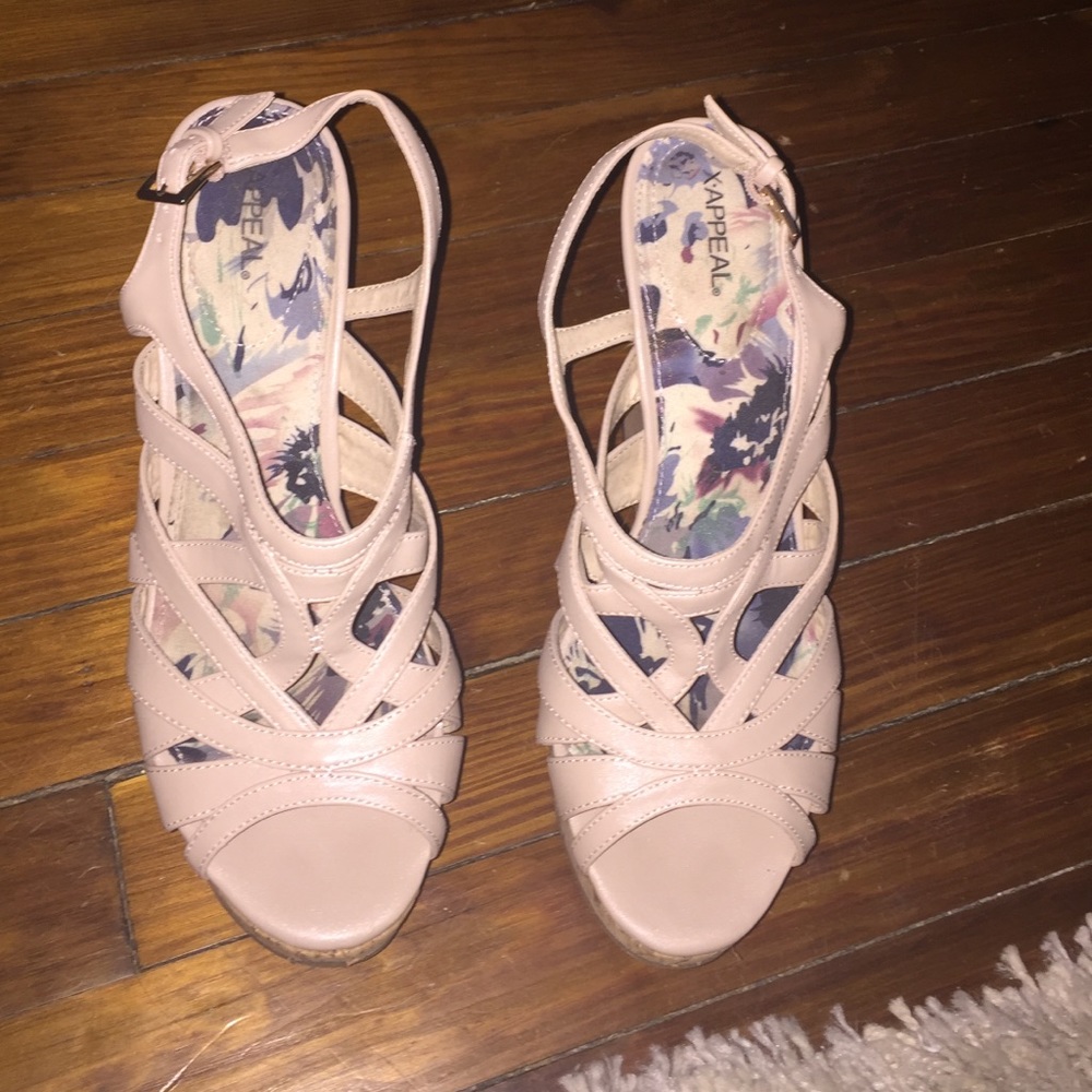 Strappy wedges very cute