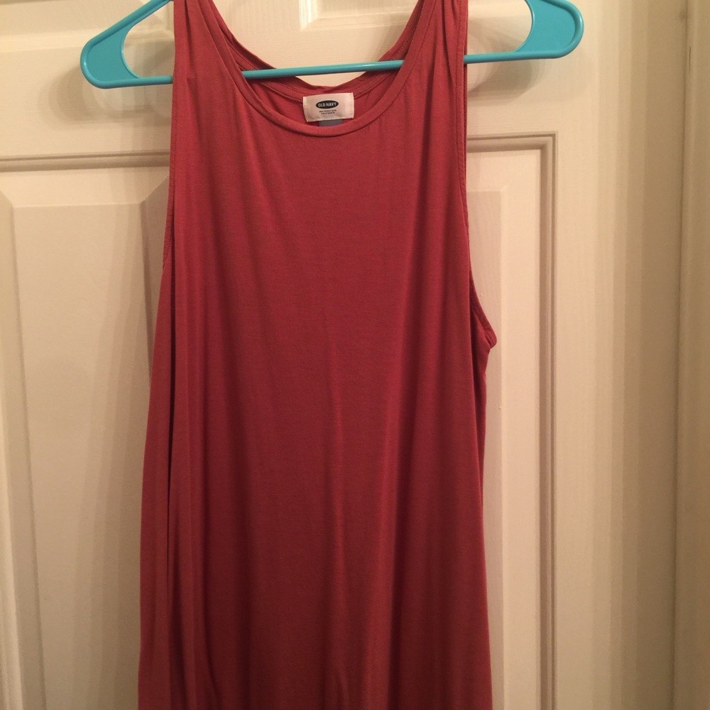 2 Old Navy women's tanks sz L