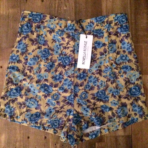 💥SALE⚡️LAST 1⚡️🦋NOVELLA ROYALE Shorts🦋 - Picture 2 of 3