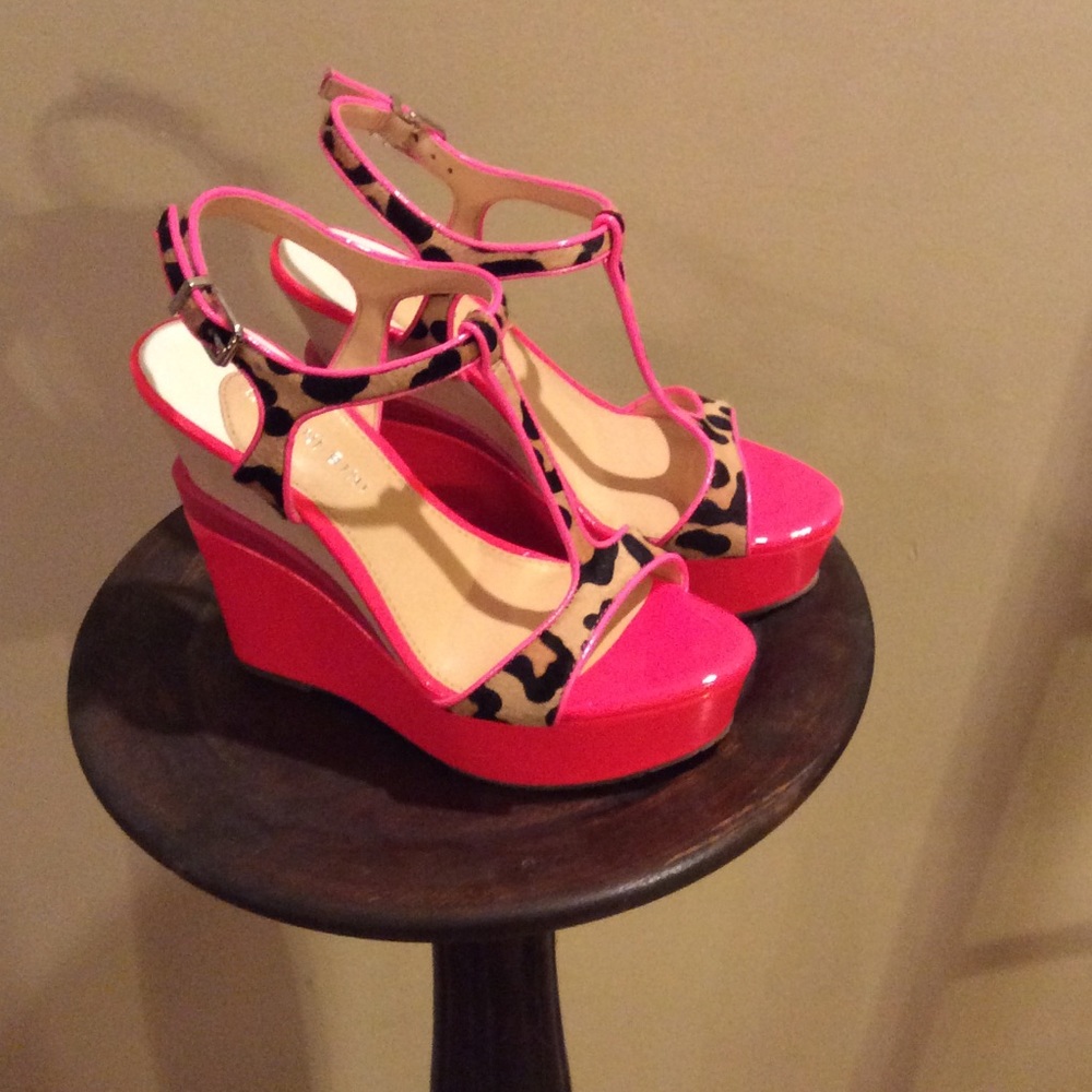 EUC Gianni Bini Leopard Wedges