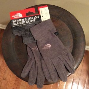 NWT North Face Gray Fleece Gloves