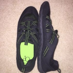 NEW men's water shoes