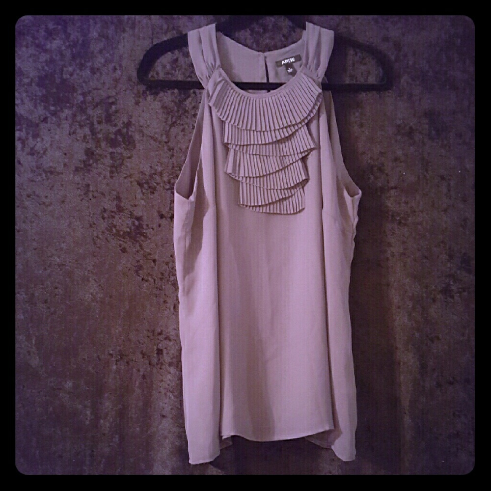 Sleeveless lightweight ruffled top