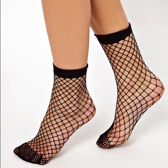 ๐ Fishnet Socks - Picture 3 of 5