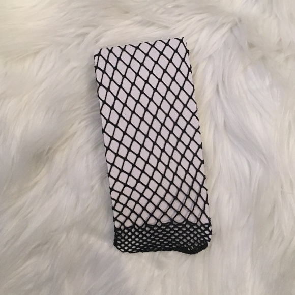 ๐ Fishnet Socks - Picture 4 of 5