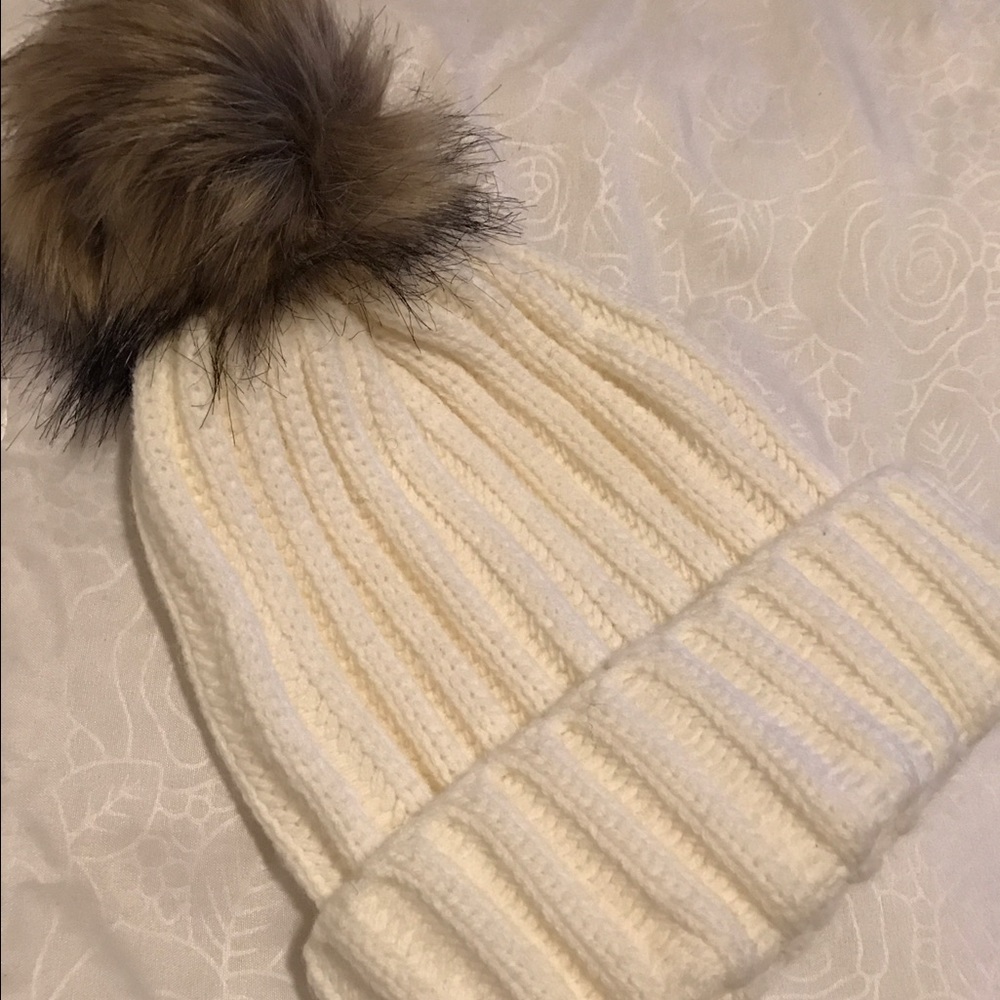 White beanie with fluffy Pompom
