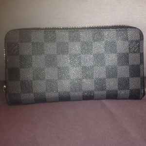Louis Vuitton Zippy Wallet