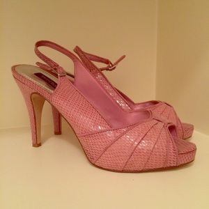 White House Black Marker heels🛍 offers welcome!