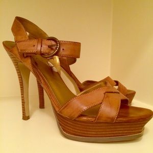 Guess heels🛍 offers welcome!