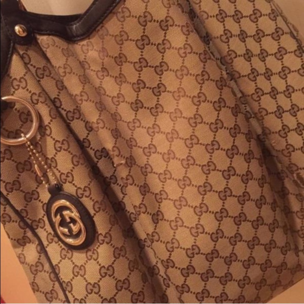 Gucci Tote Bag in size medium!!!! SOLD