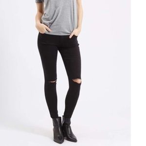 TOPSHOP: Moto 'Leigh' Ripped Skinny Jeans BLACK