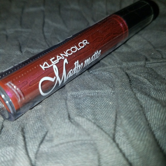 Plum luster metallic matte lipgloss - Picture 3 of 5