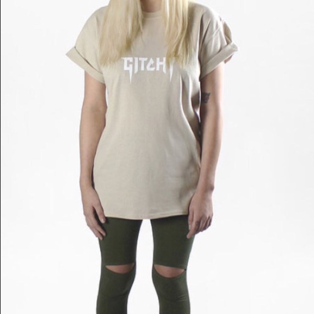 Sand Gitchy Tee