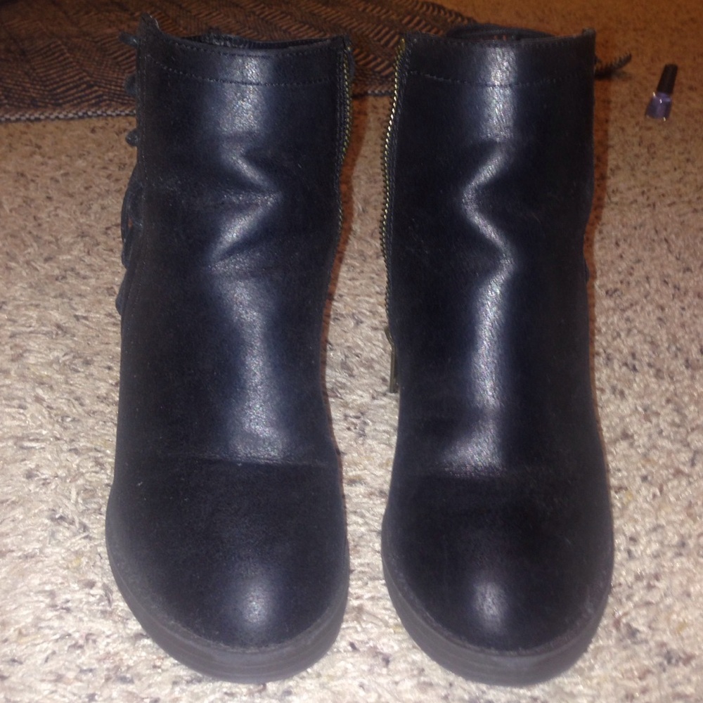 BOOTIES - Picture 3 of 3