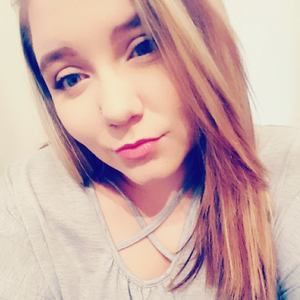 Meet your Posher, Larissa