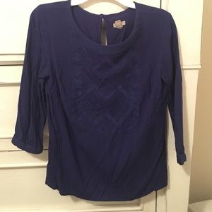 Embroidered 3/4 sleeve blouse