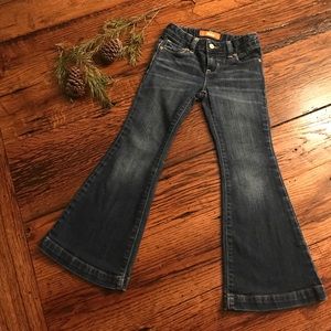 Girls size 5t Old navy flare jeans.