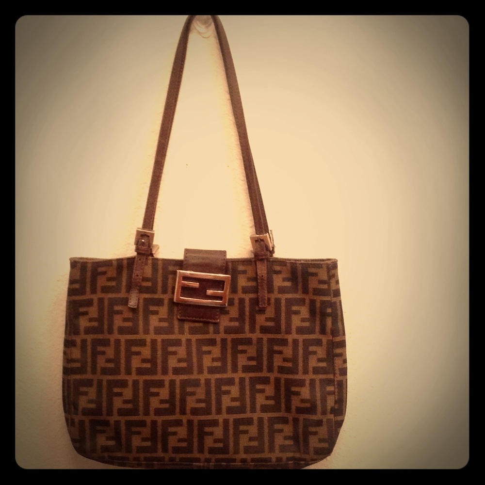 Fendi med Bag