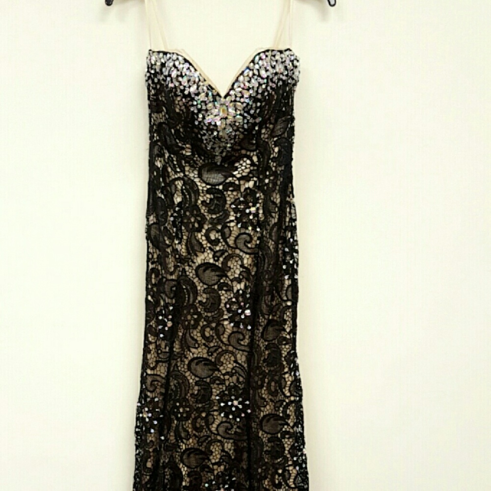 Dress - Picture 2 of 4