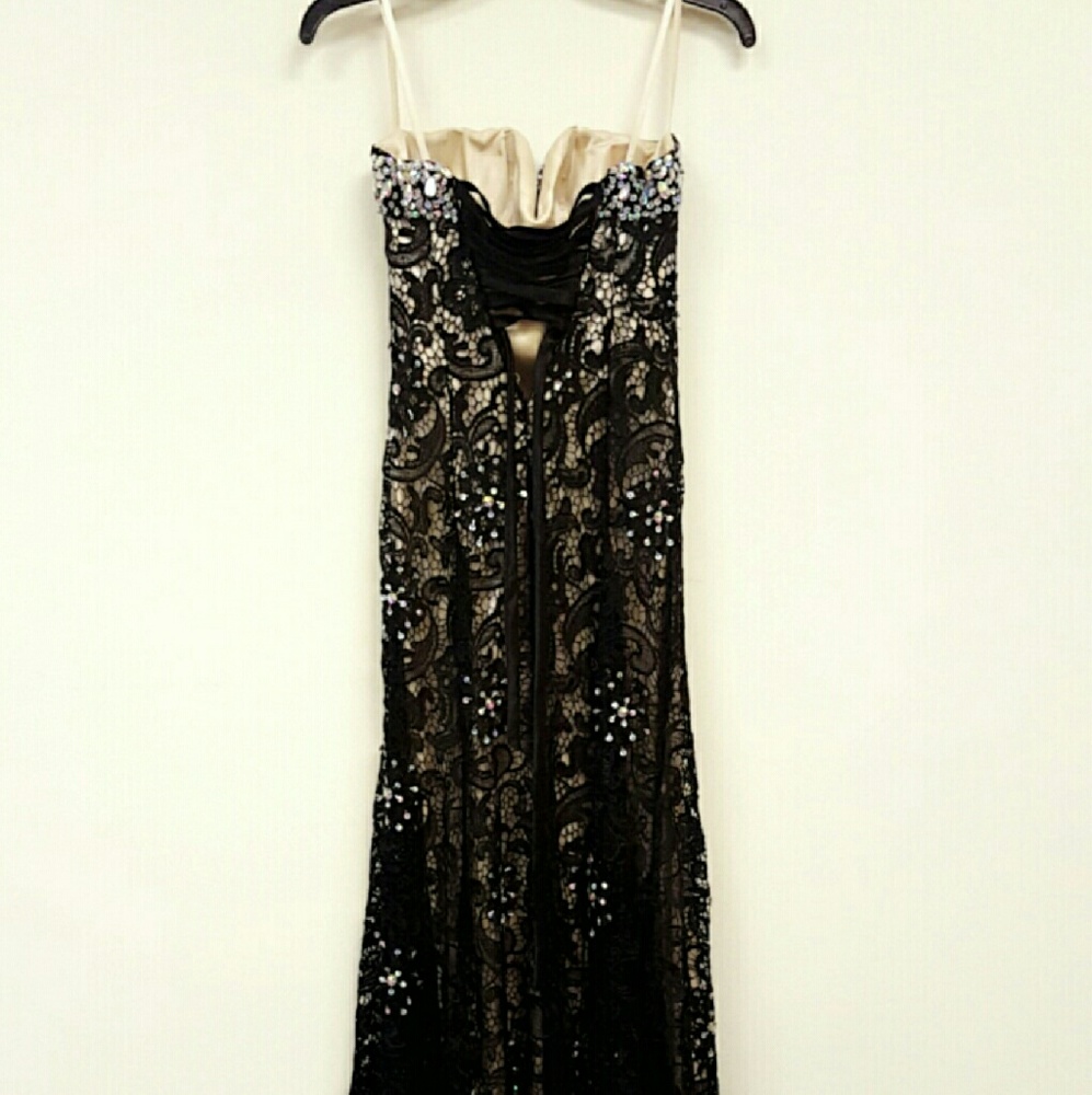 Dress - Picture 3 of 4