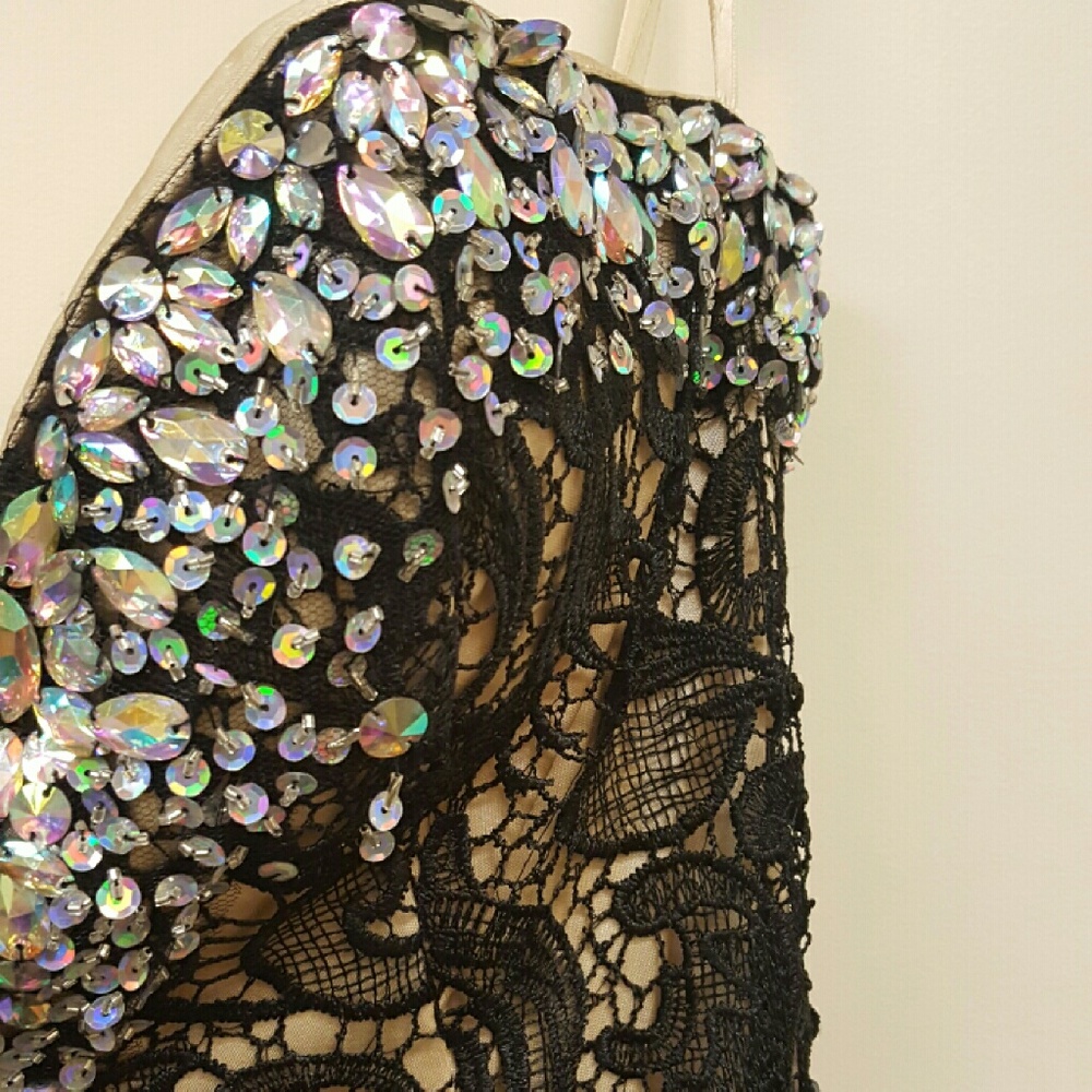 Dress - Picture 4 of 4