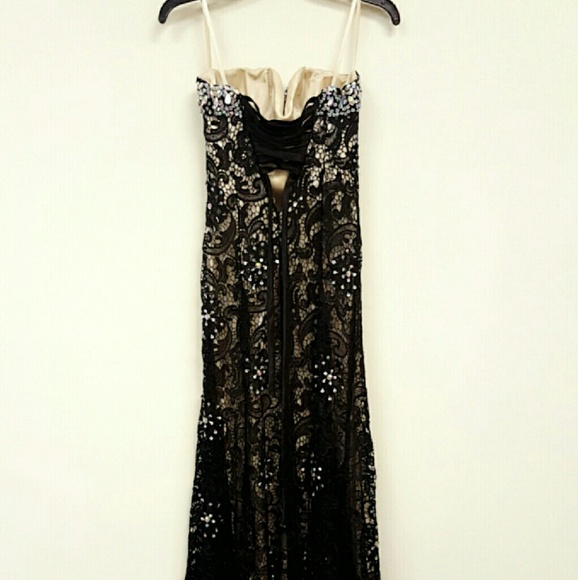 Dress - Picture 3 of 4