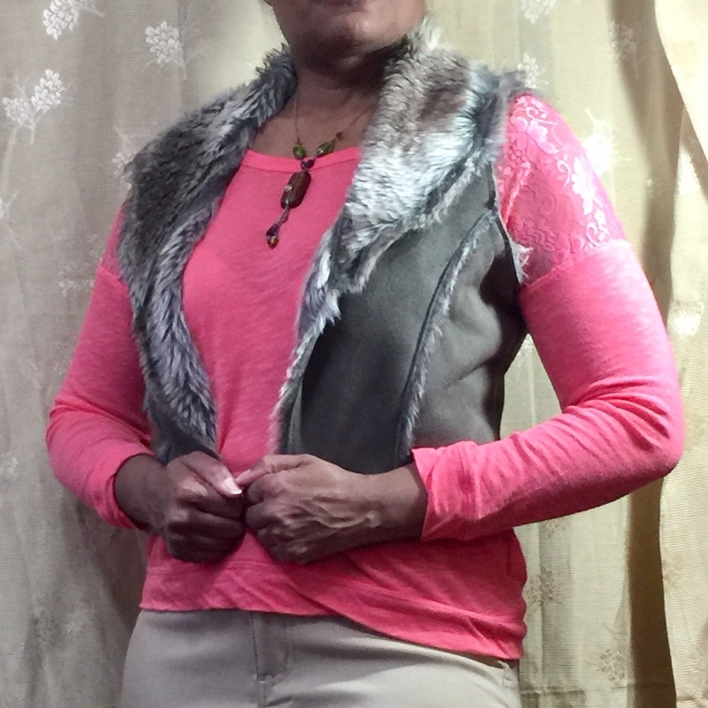 Mudd grey/taupe faux fur mini vest - M