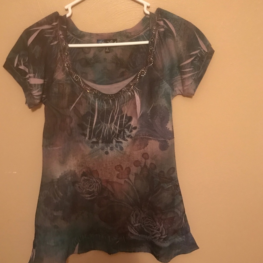 WOMENS SHORT SLEEVED TOP WITH JEWELS NECKLINE
