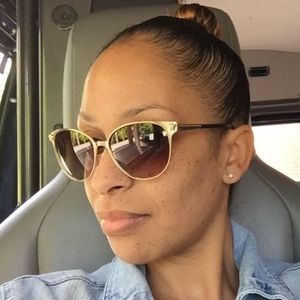 Meet your Posher, Nikeya