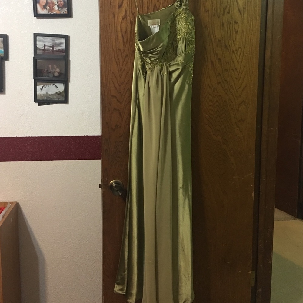 Green Bombshell - Picture 2 of 3