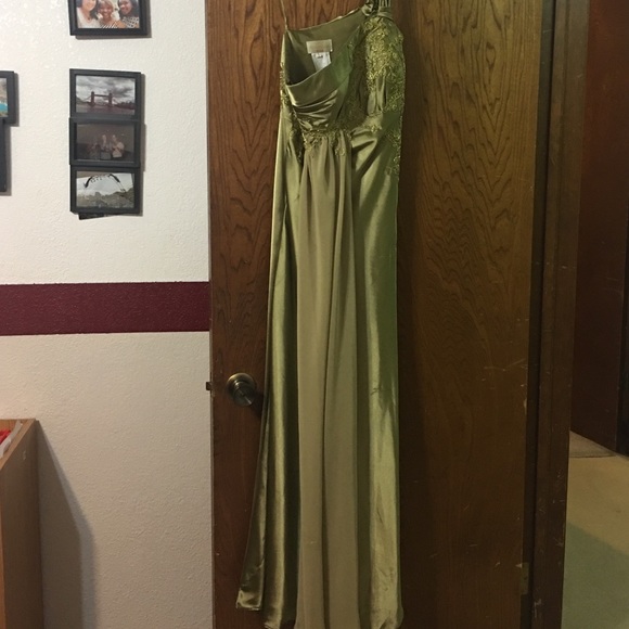 Green Bombshell - Picture 2 of 3